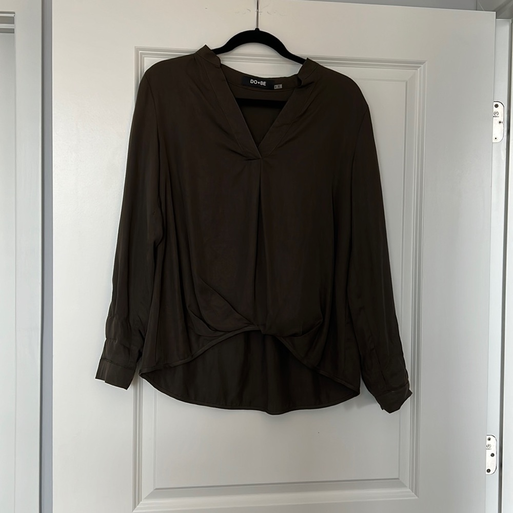 DO+BE forest Green top